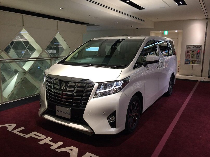 Toyota минивэн Alphard 2021
