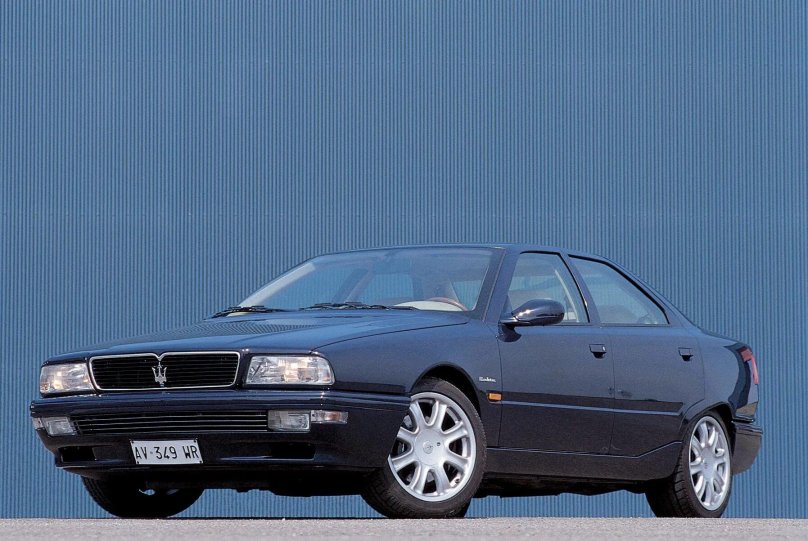 Мазерати седан 2000