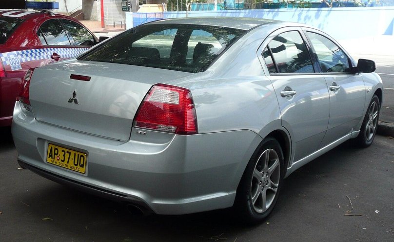 Сзади Митсубиси 2005