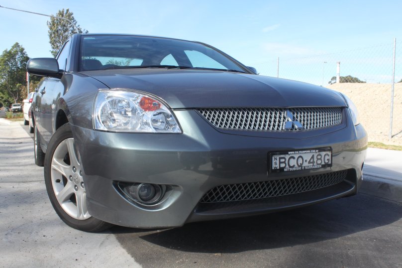 Митсубиси Кольт 1996 бампер