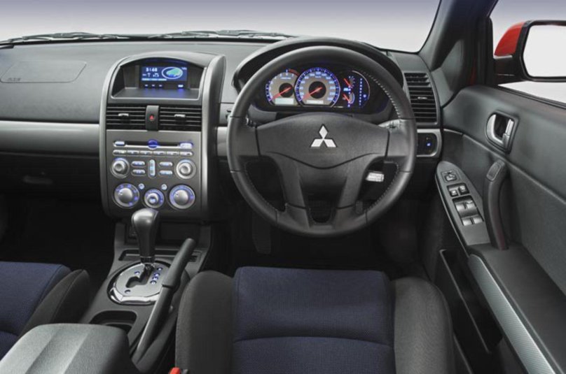 Мицубиси 380 салон