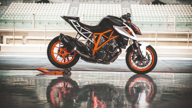 КТМ 1290 super Duke r