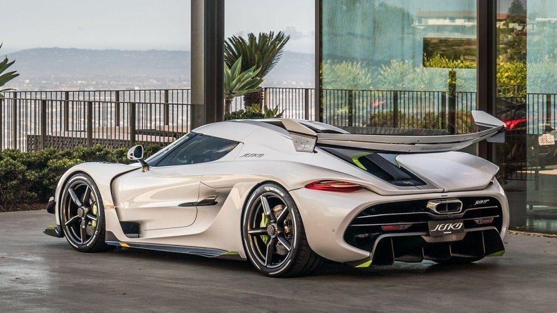 Машина Koenigsegg Agera 2020