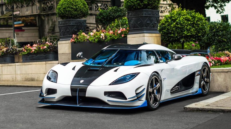 Машина Koenigsegg Agera 2020