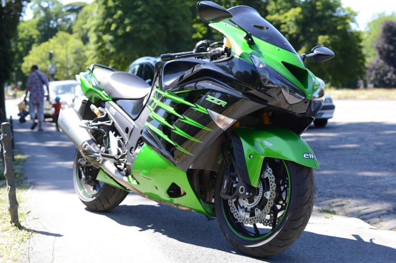 Мотоцикл Kawasaki zzr1400