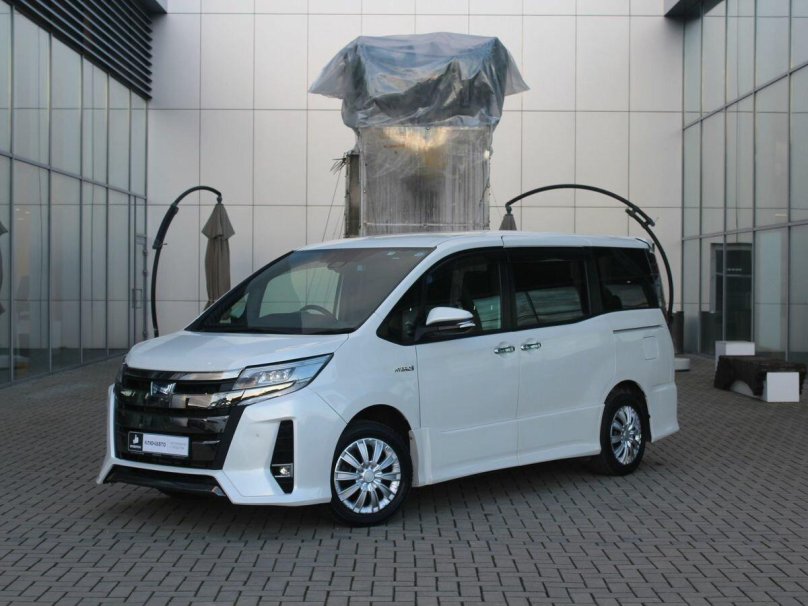 Тойота Ноах 2019