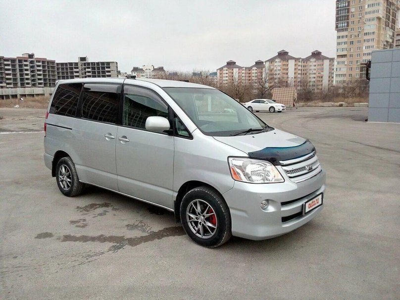 Toyota Noah r60
