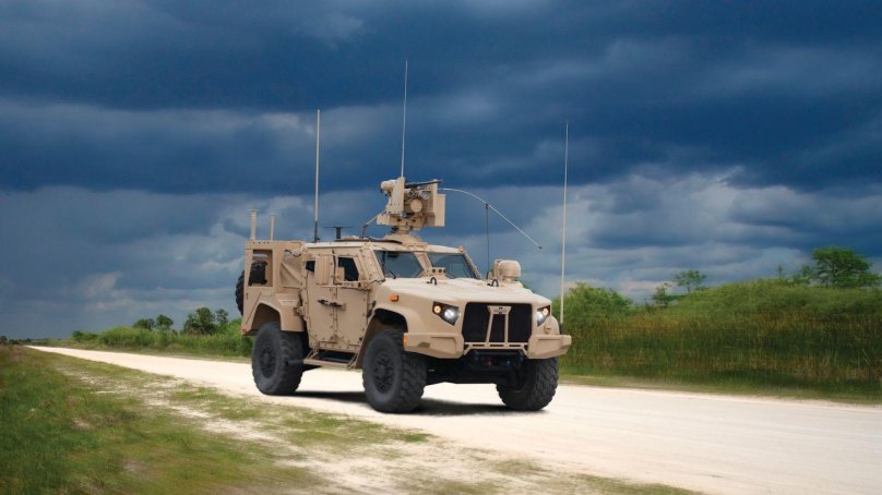 Машина Oshkosh l-atv