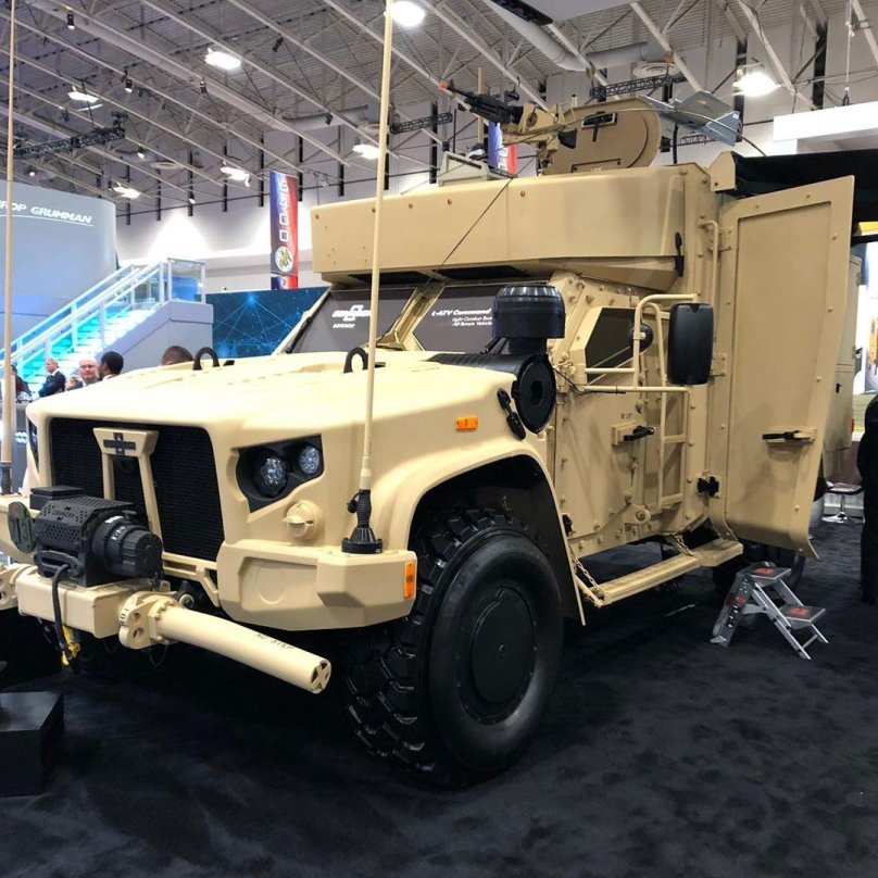 Ошкош l-atv 2019