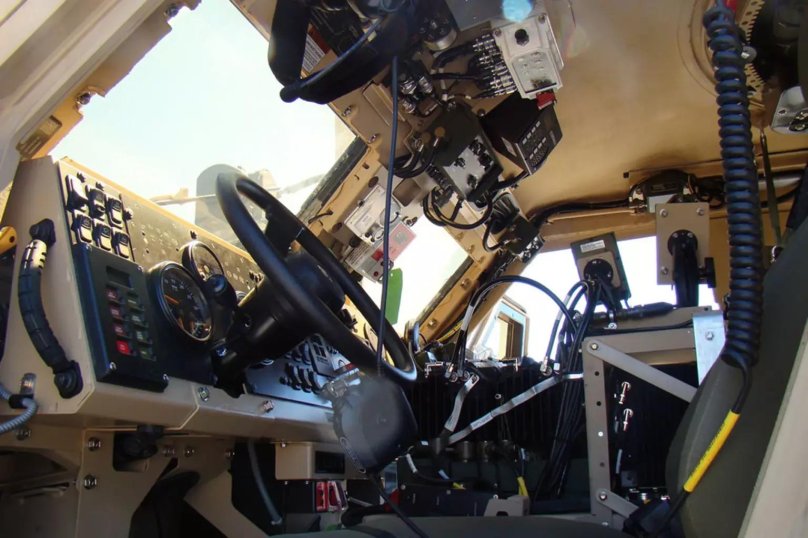 Oshkosh l-atv кабина