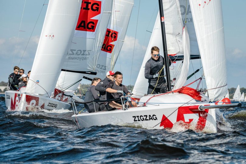 Яхта класса MX 700