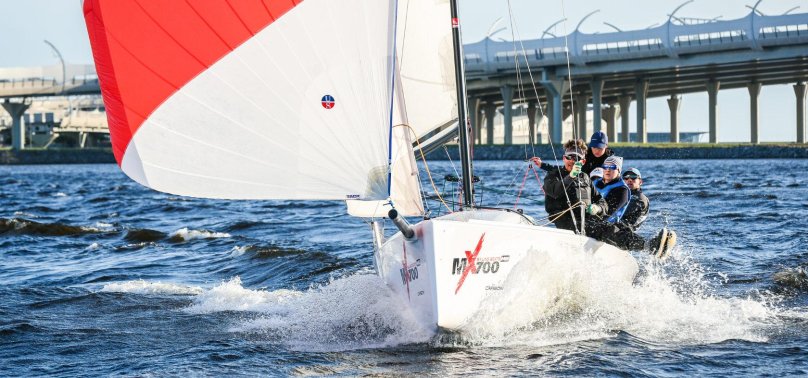 Яхта класса MX 700