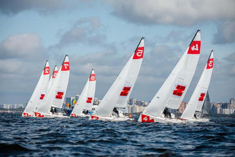 Яхта mx700 регата