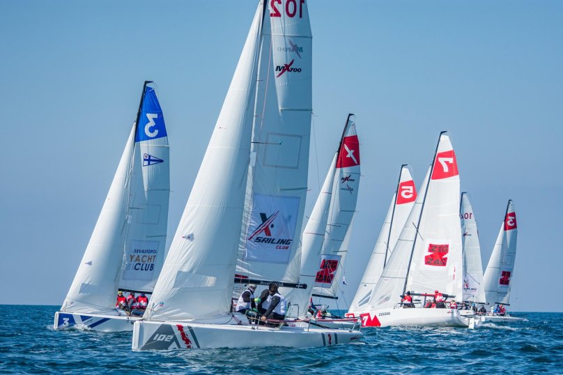 Яхта mx700 регата