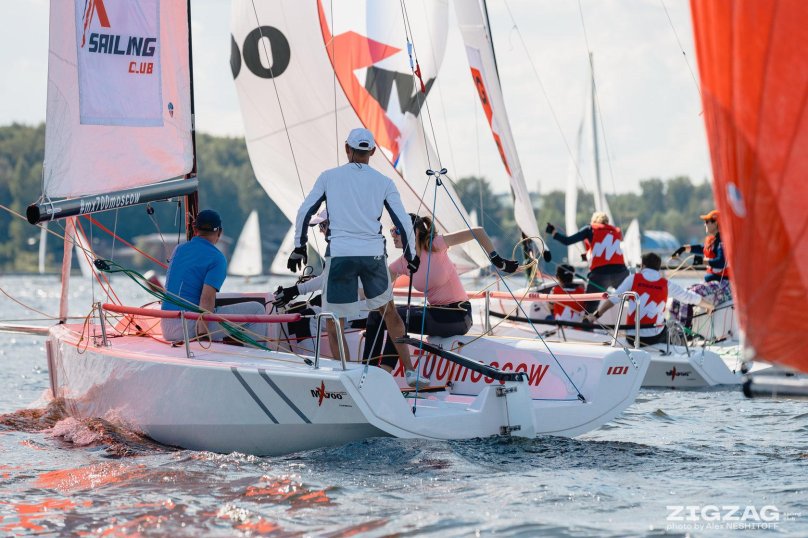 Яхта класса MX 700