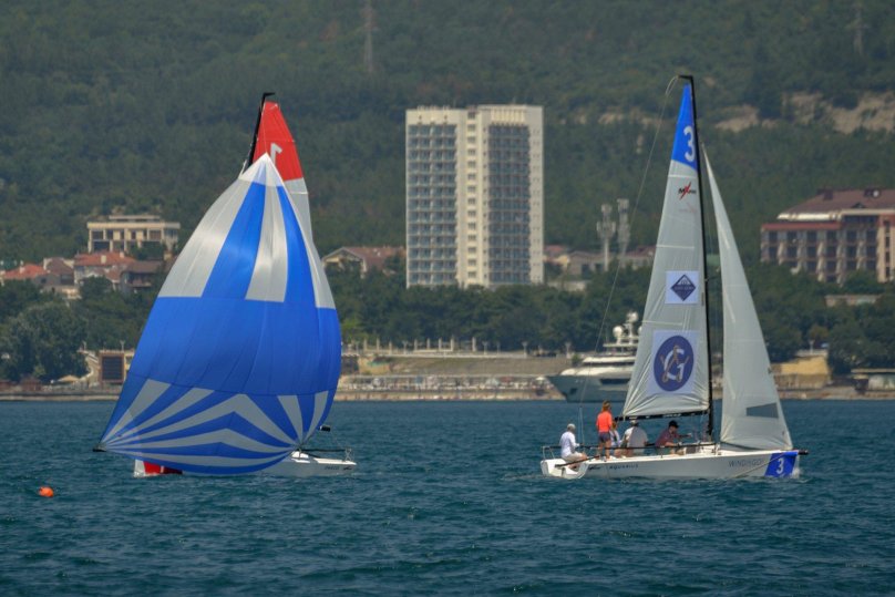 Яхта mx700 регата