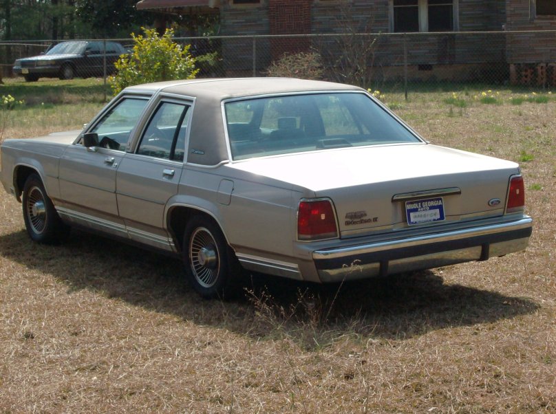 Ford Ltd Crown Victoria 1990