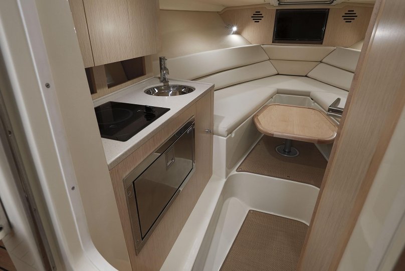 Катер Бестер 570 каютный