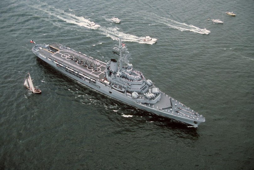 Жанна д’АРК вертолётоносец