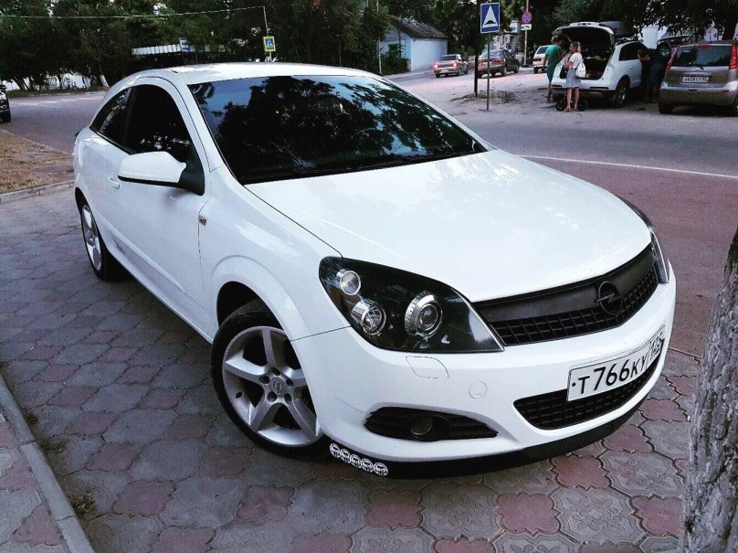 Opel Astra 2008 h белая
