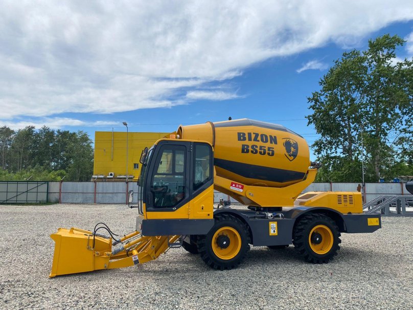 Самоходный бетоносмеситель с самозагрузкой