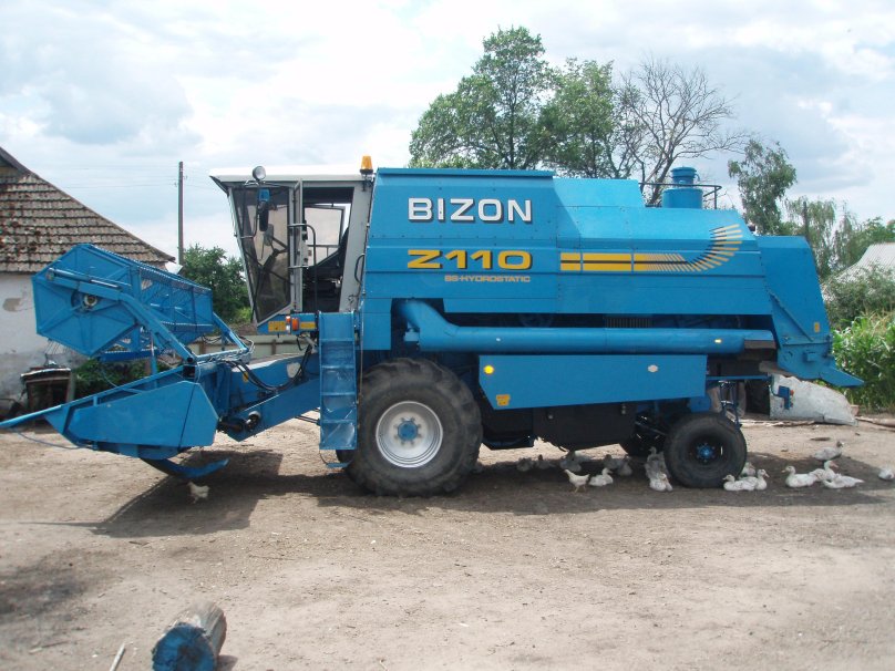 Зерноуборочный комбайн Bizon z110