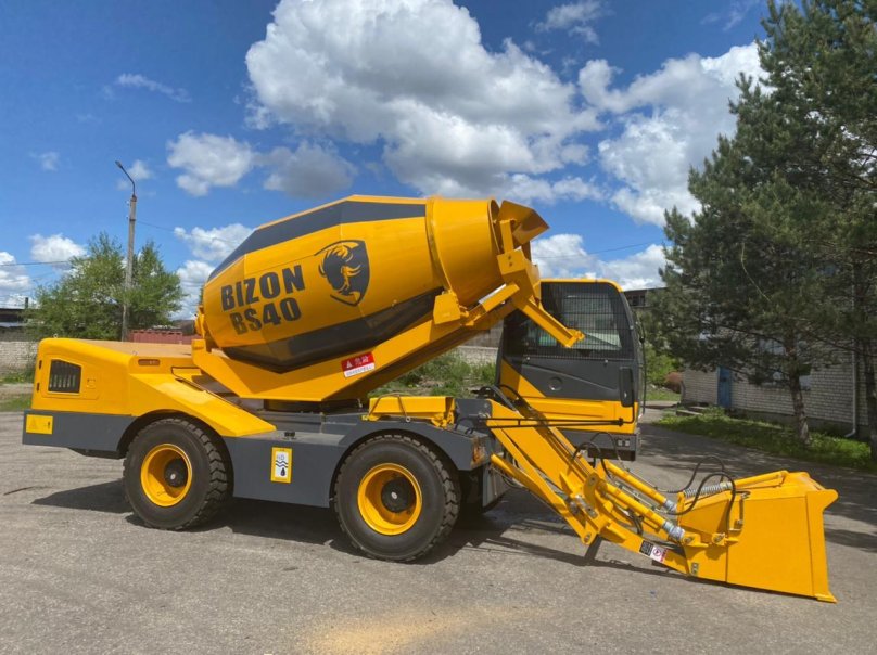 Самоходная бетономешалка с самозагрузкой