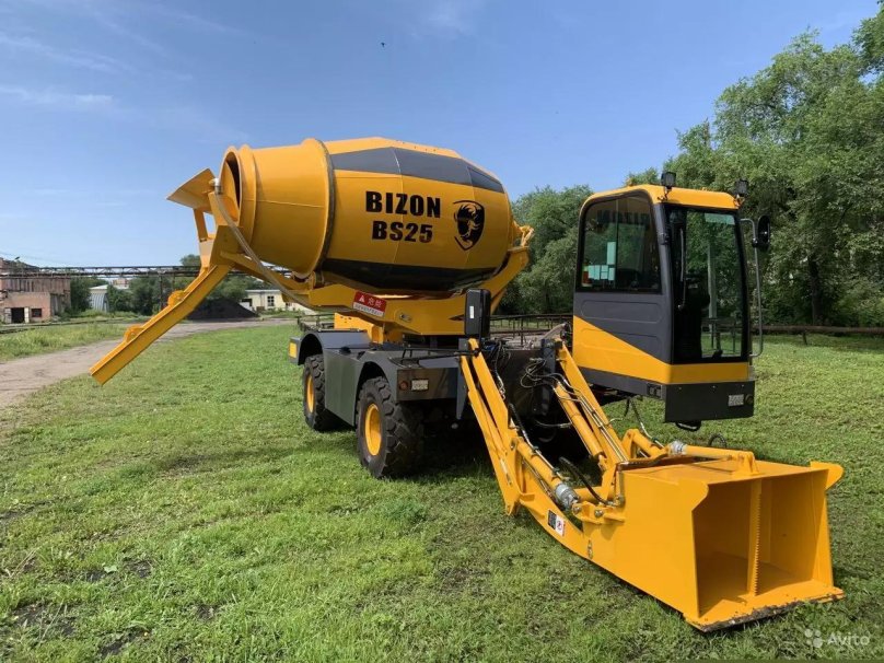 Самоходный бетоносмеситель с самозагрузкой