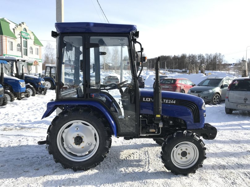 Трактор Ловол-Фотон