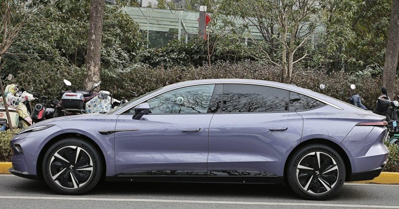 Китайский электромобиль бизнес класса