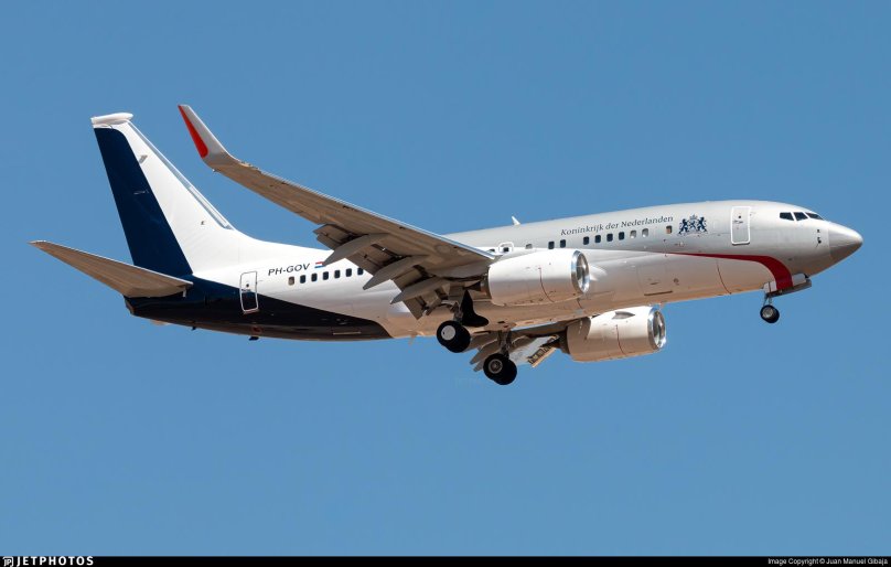 B-737 самолет