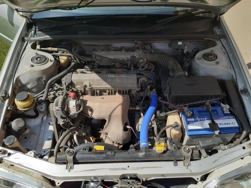 Подкапотное пространство на Toyota Camry sv30