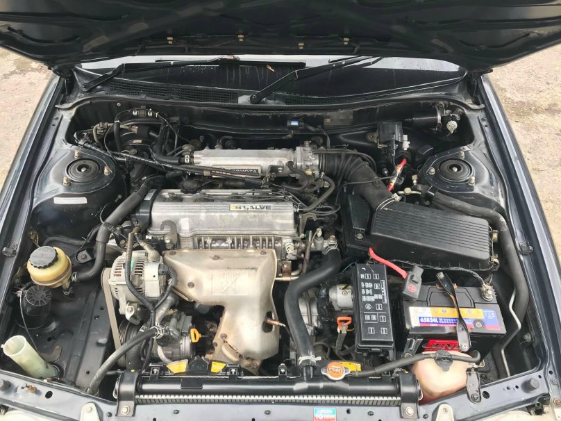 Подкапотное пространство на Toyota Camry sv30