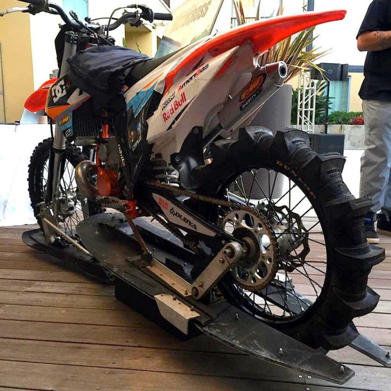 Мотоцикл КТМ С гусеницей