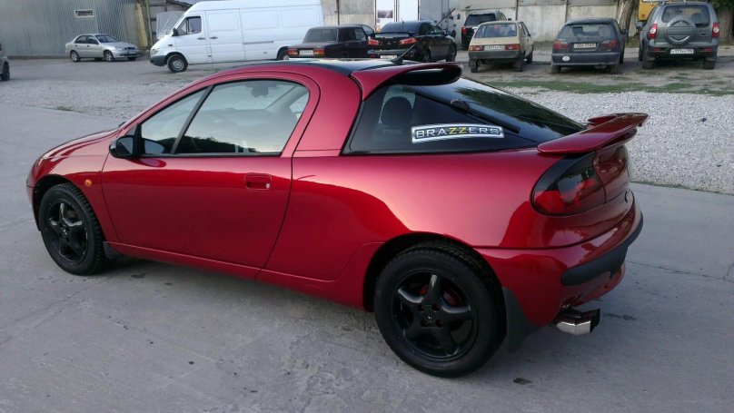 Опель тигра черная