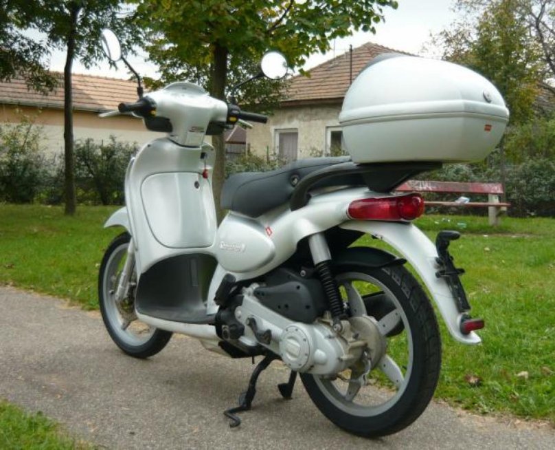 Априлия Скарабео 50