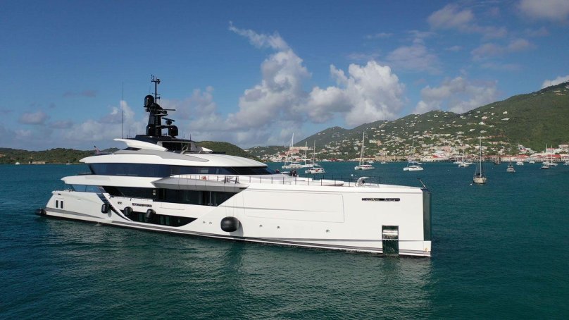 Суперяхта CRN 125 J Ade