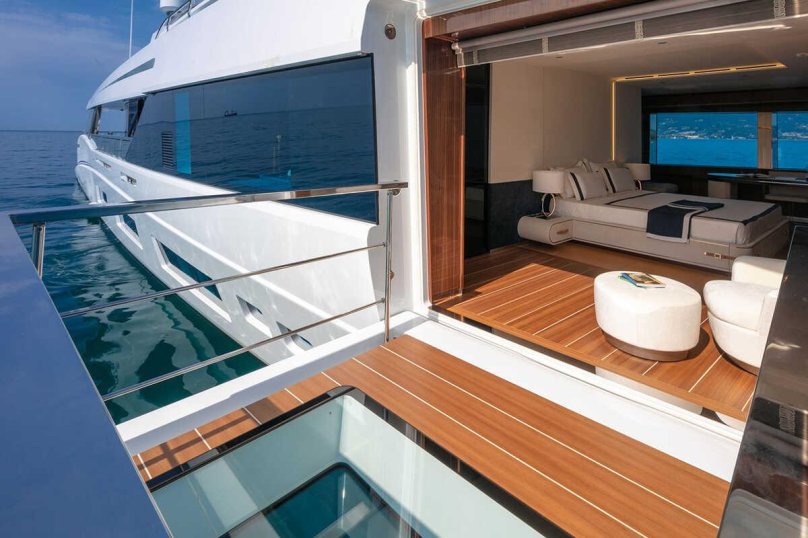 Яхта Mangusta 165