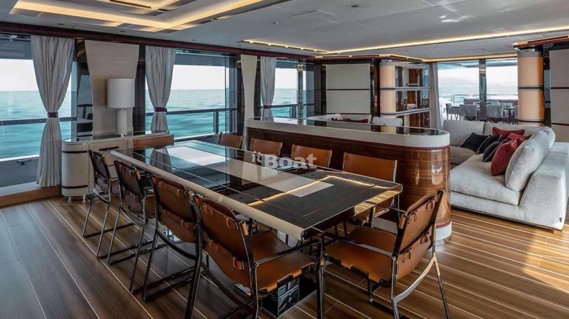 Яхта мангуста 104