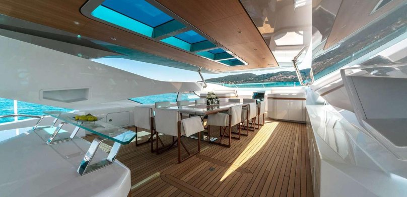 Яхта мангуста 104