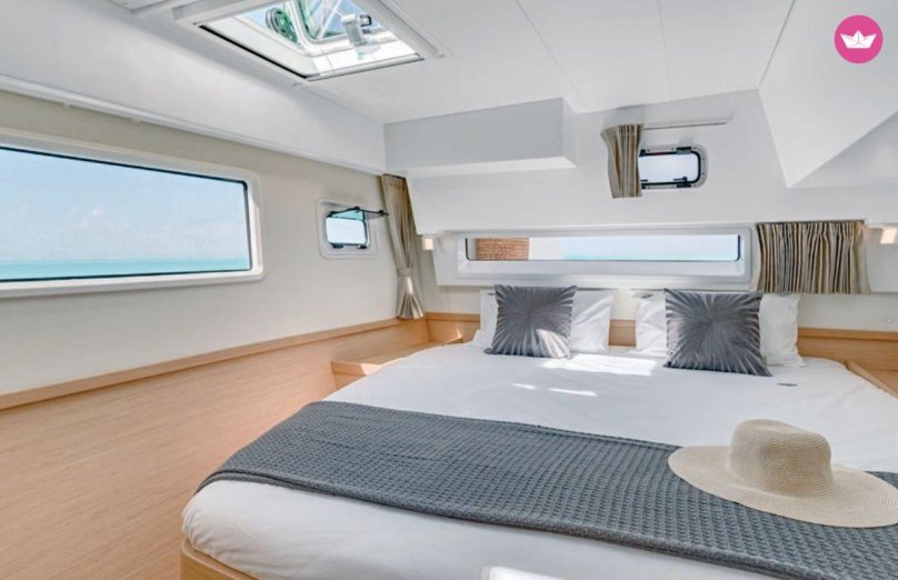 Катамаран Лагун 42