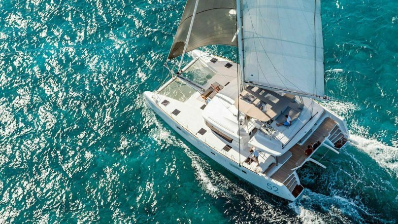 Парусный катамаран Lagoon 52