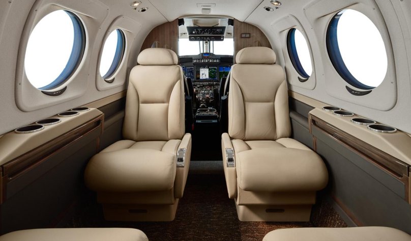 Самолет бизнес класса King Air c90