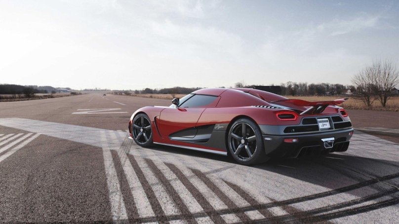 Машина Koenigsegg Agera r
