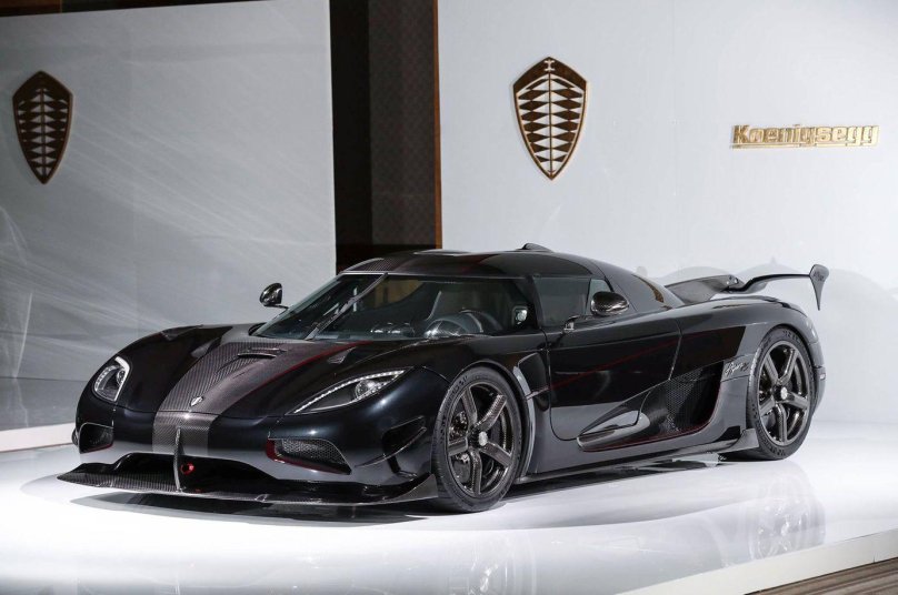 Машина Koenigsegg Agera 2020