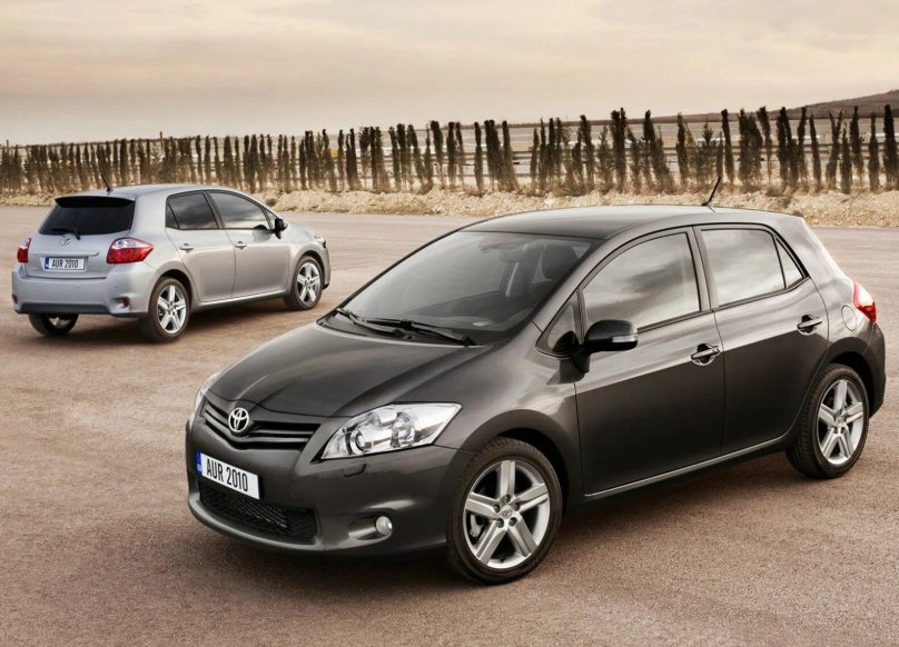 Тойота аурис 2010