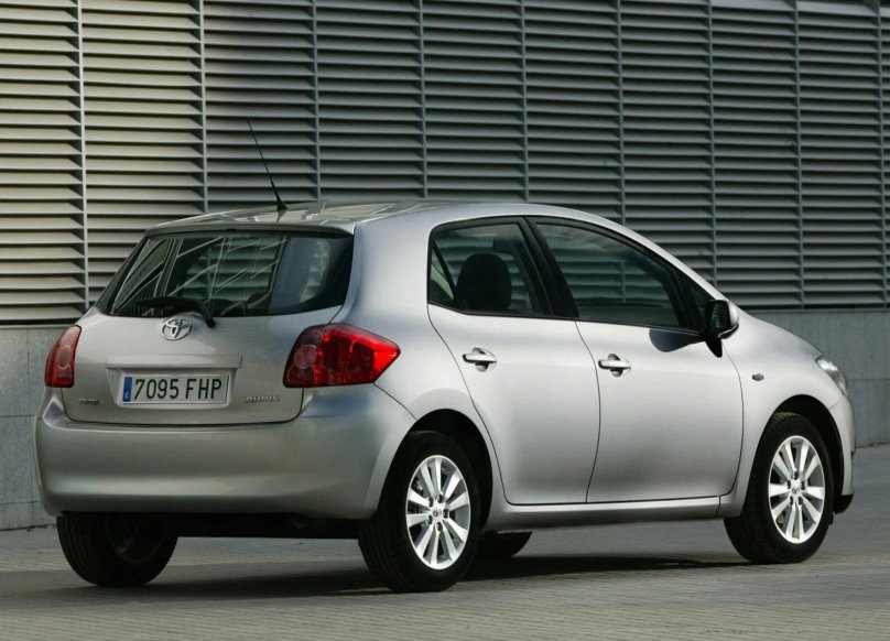 Тойота аурис 2007