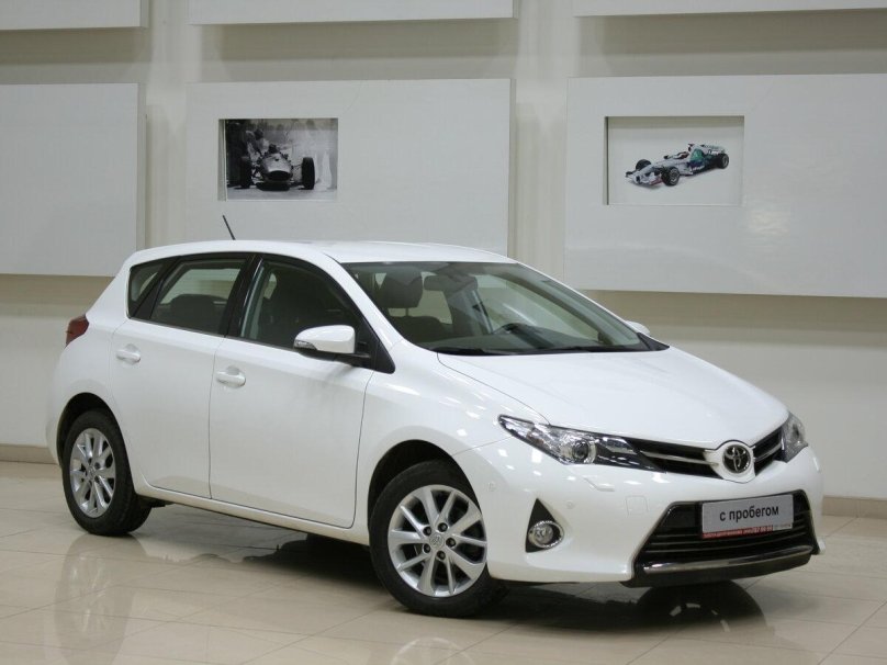 Тойота аурис 2014