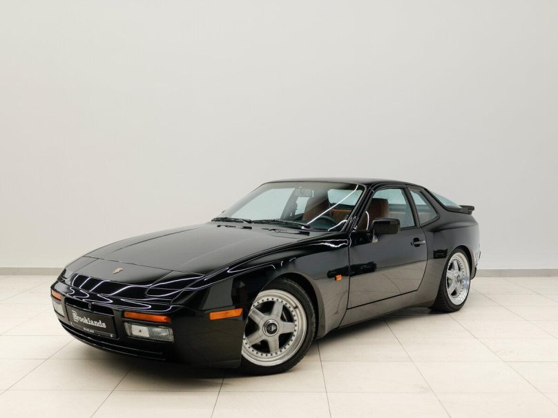 Porsche 944 Black