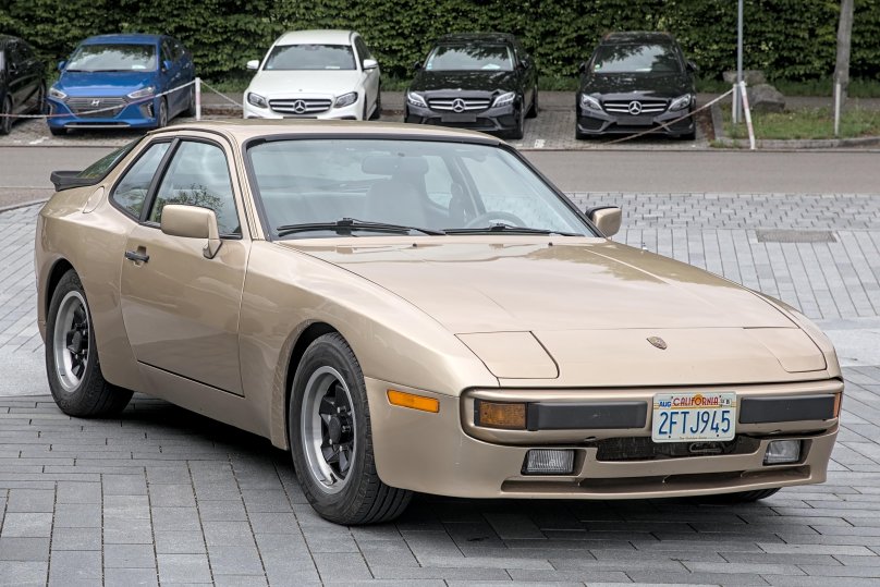 Porsche 945
